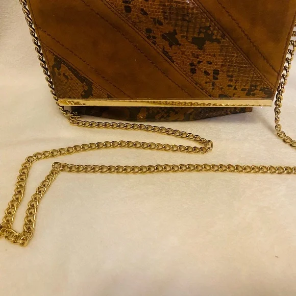 Kate Landry Vintage Faux Brown Snakeskin Magnetic Closure with Gold Chain EUC - Picture 6 of 10